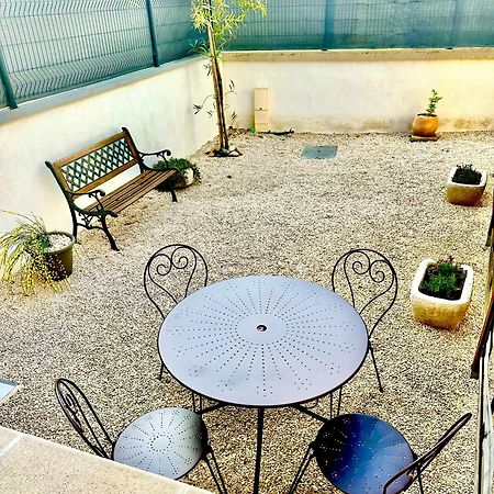 Appartement T2 Avec Terrasse Et Cour Cavaillon Extérieur photo