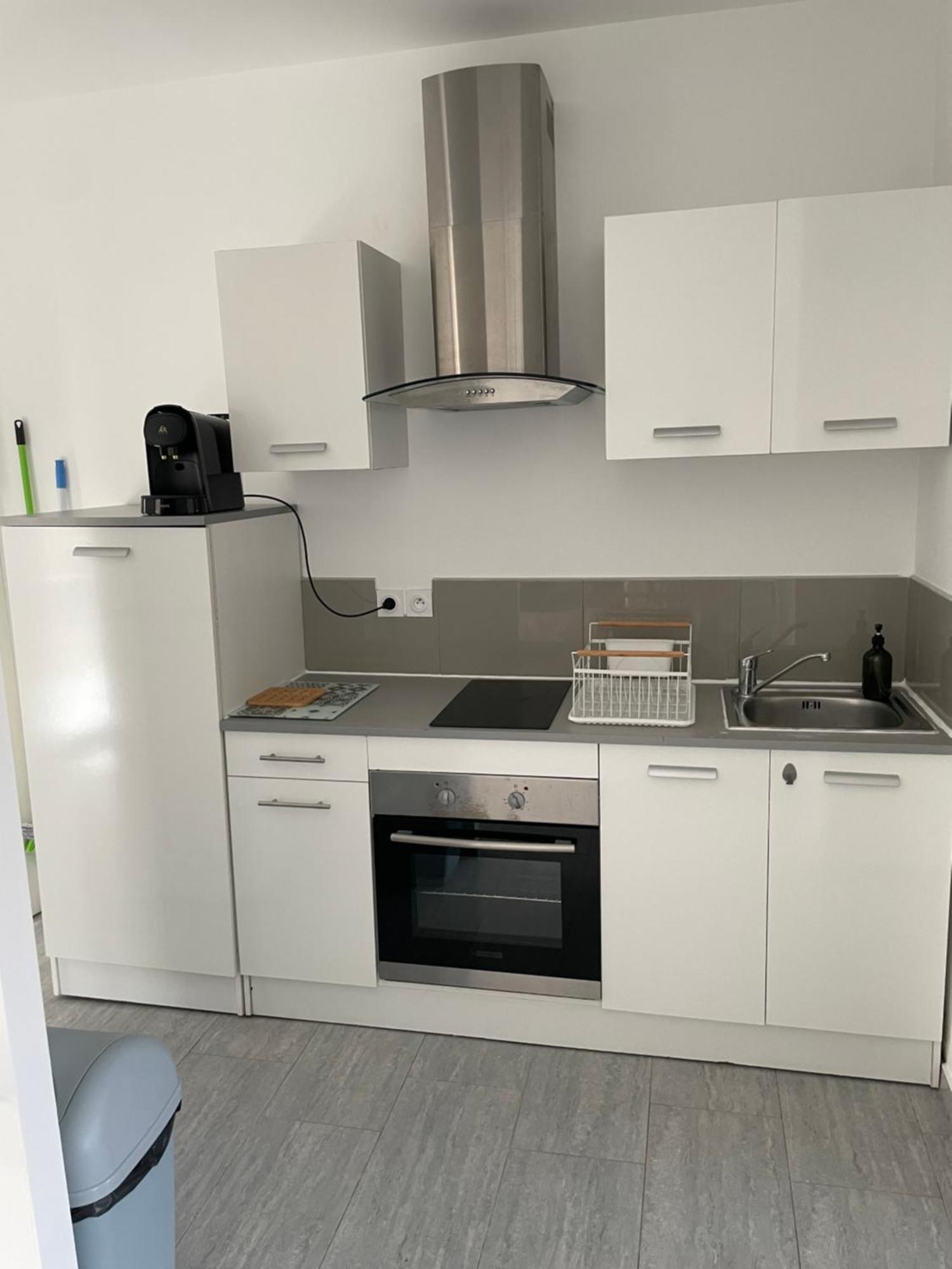 Appartement T2 Avec Terrasse Et Cour Cavaillon Extérieur photo