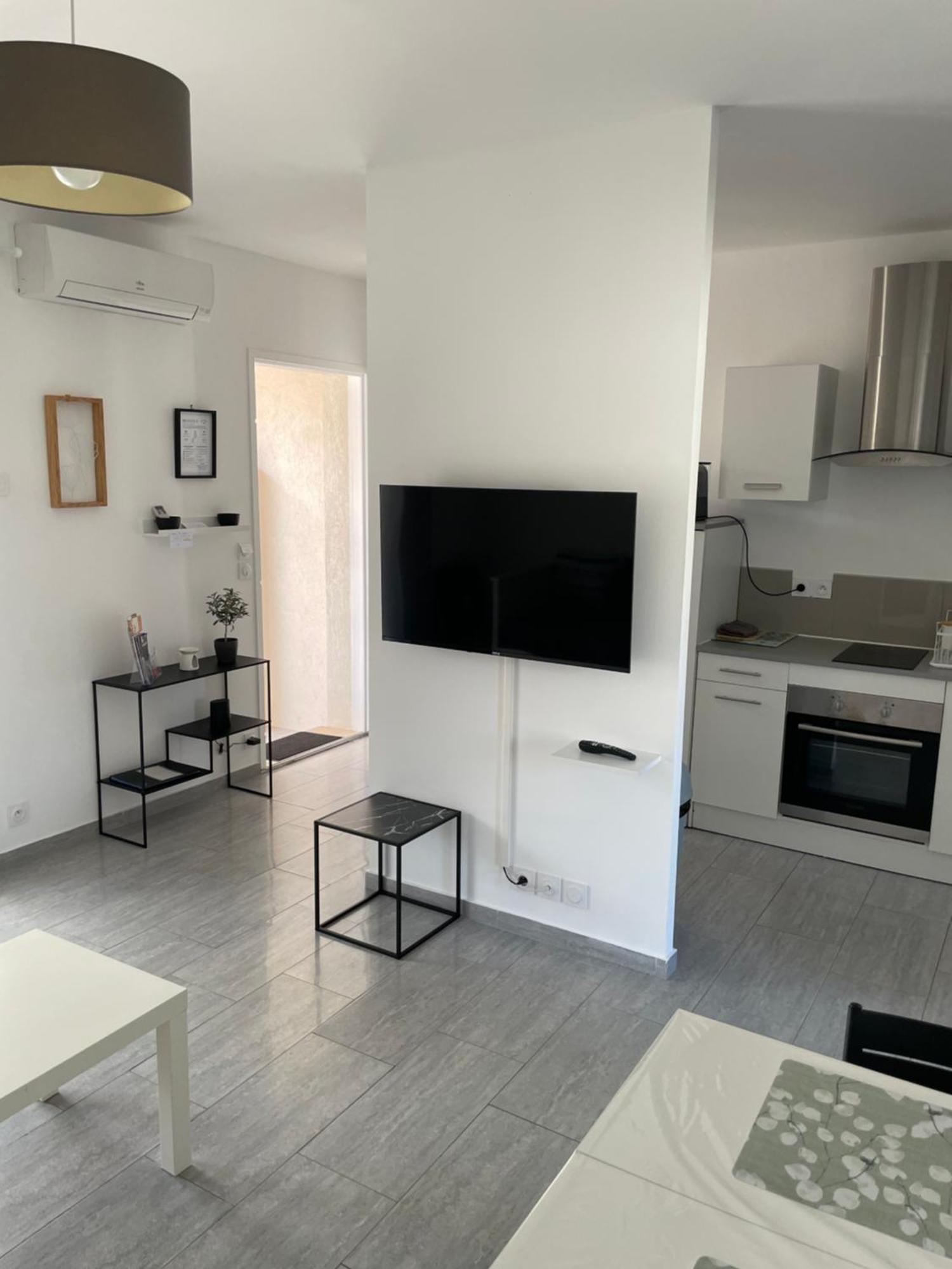 Appartement T2 Avec Terrasse Et Cour Cavaillon Extérieur photo