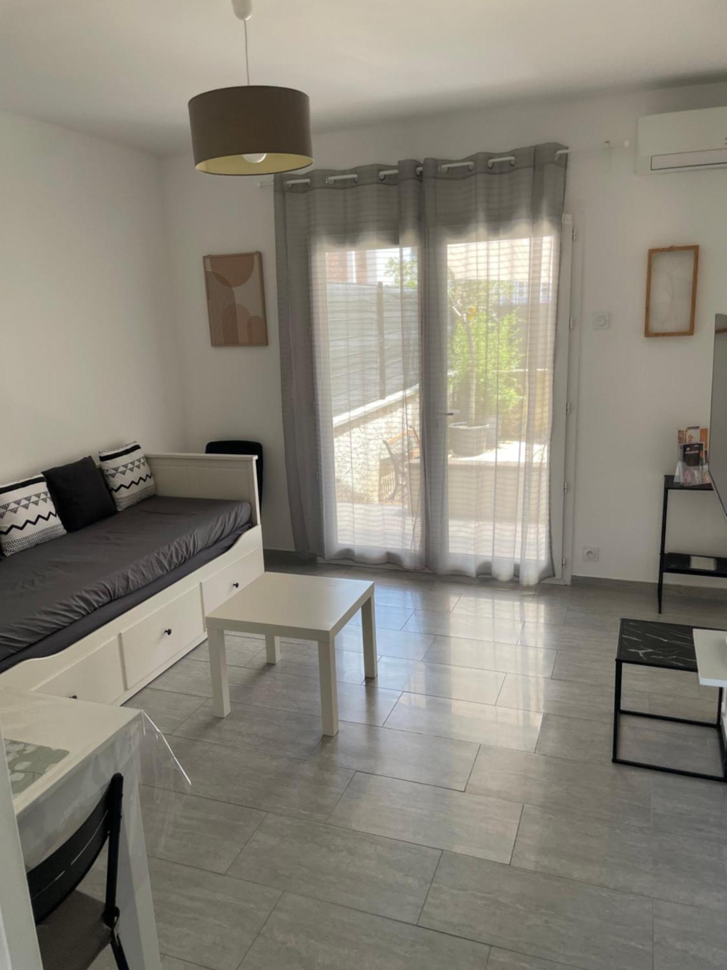 Appartement T2 Avec Terrasse Et Cour Cavaillon Extérieur photo