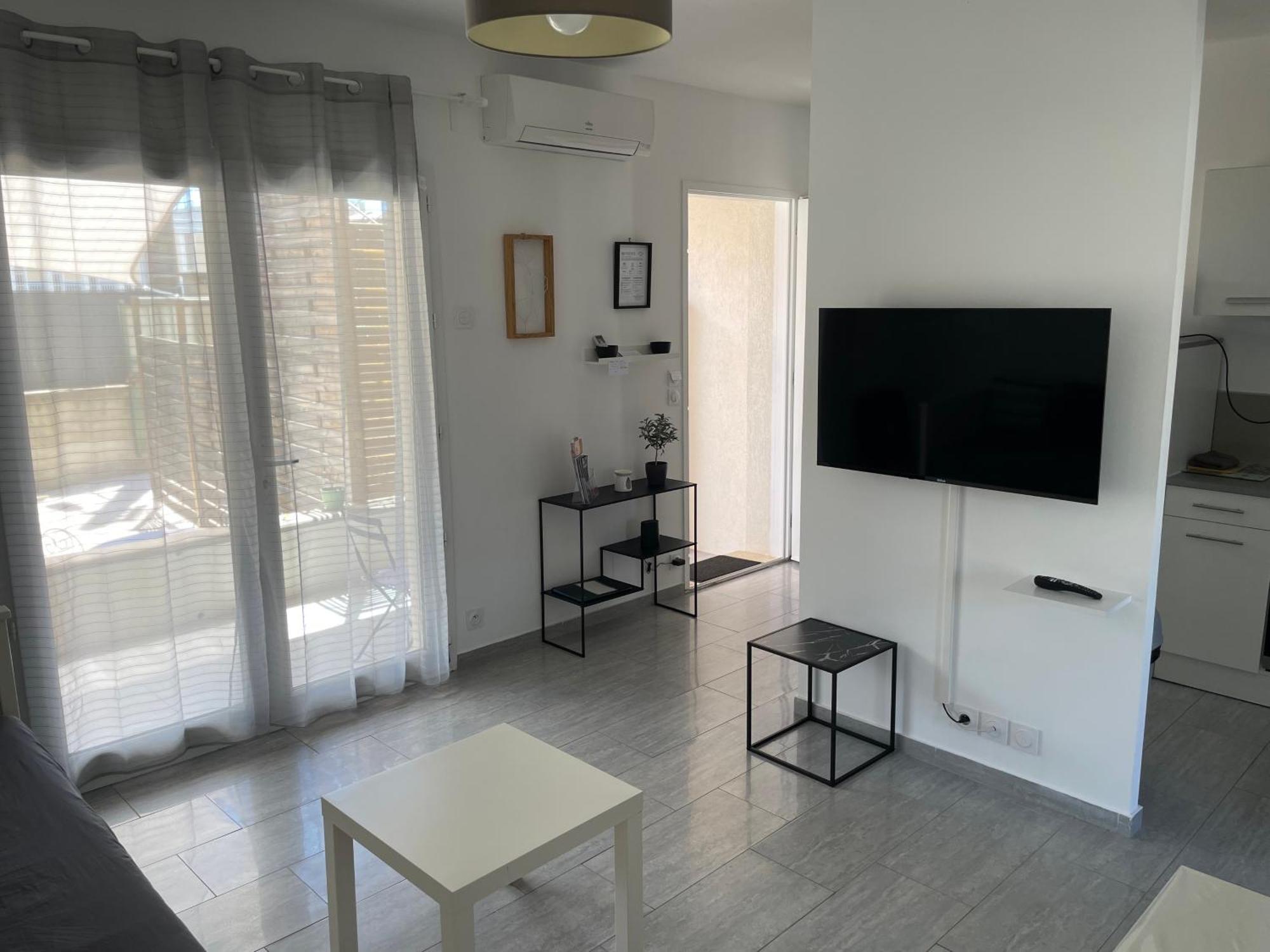 Appartement T2 Avec Terrasse Et Cour Cavaillon Extérieur photo