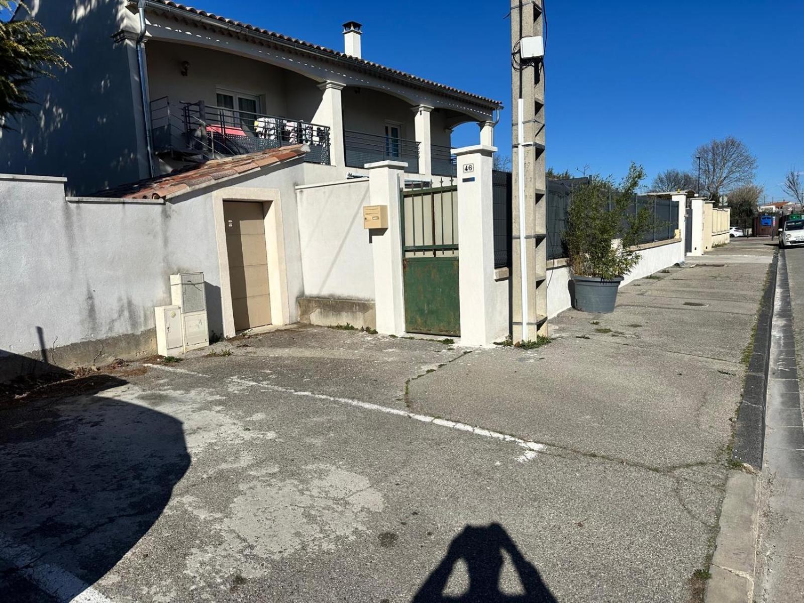 Appartement T2 Avec Terrasse Et Cour Cavaillon Extérieur photo