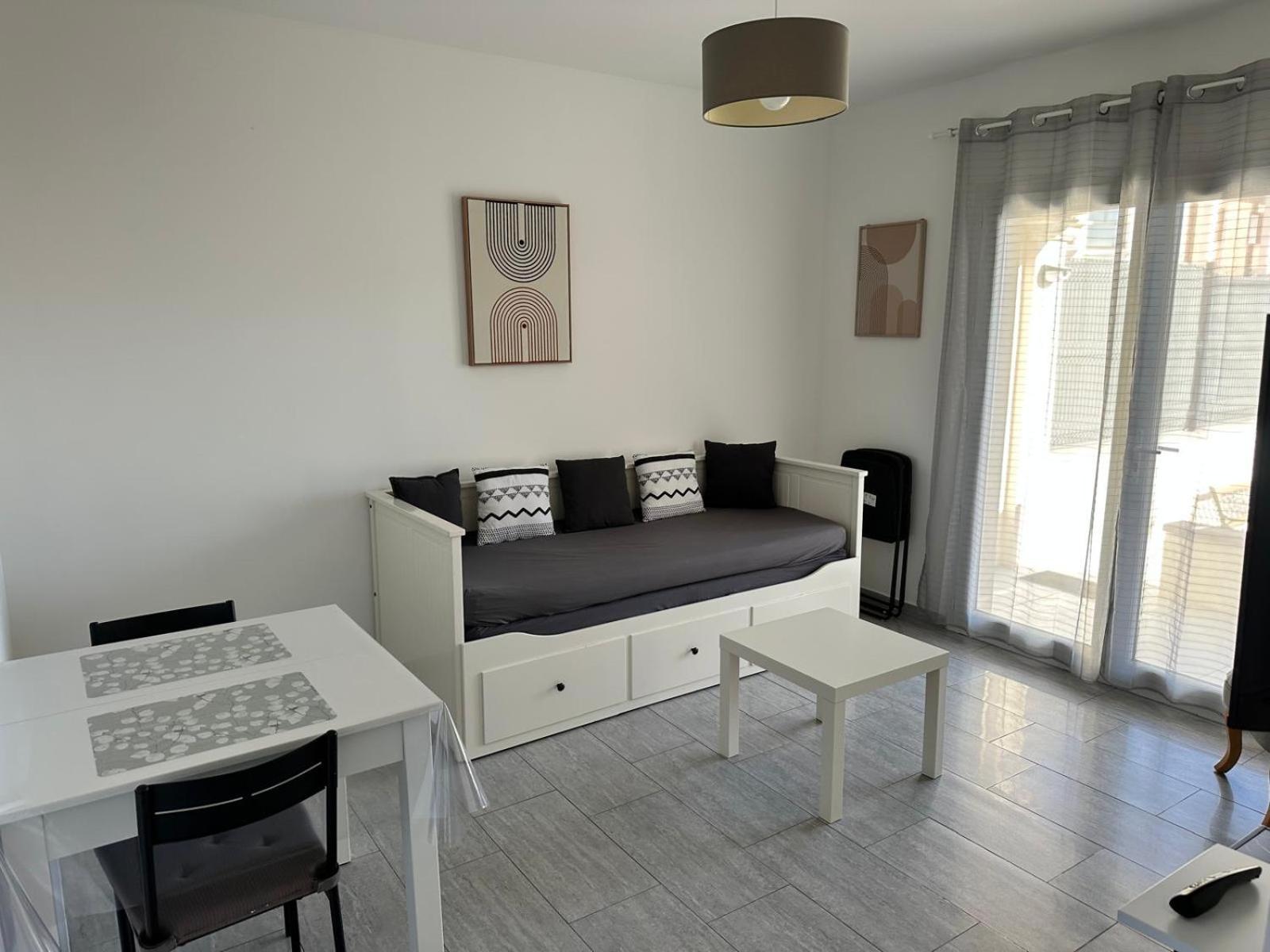 Appartement T2 Avec Terrasse Et Cour Cavaillon Extérieur photo