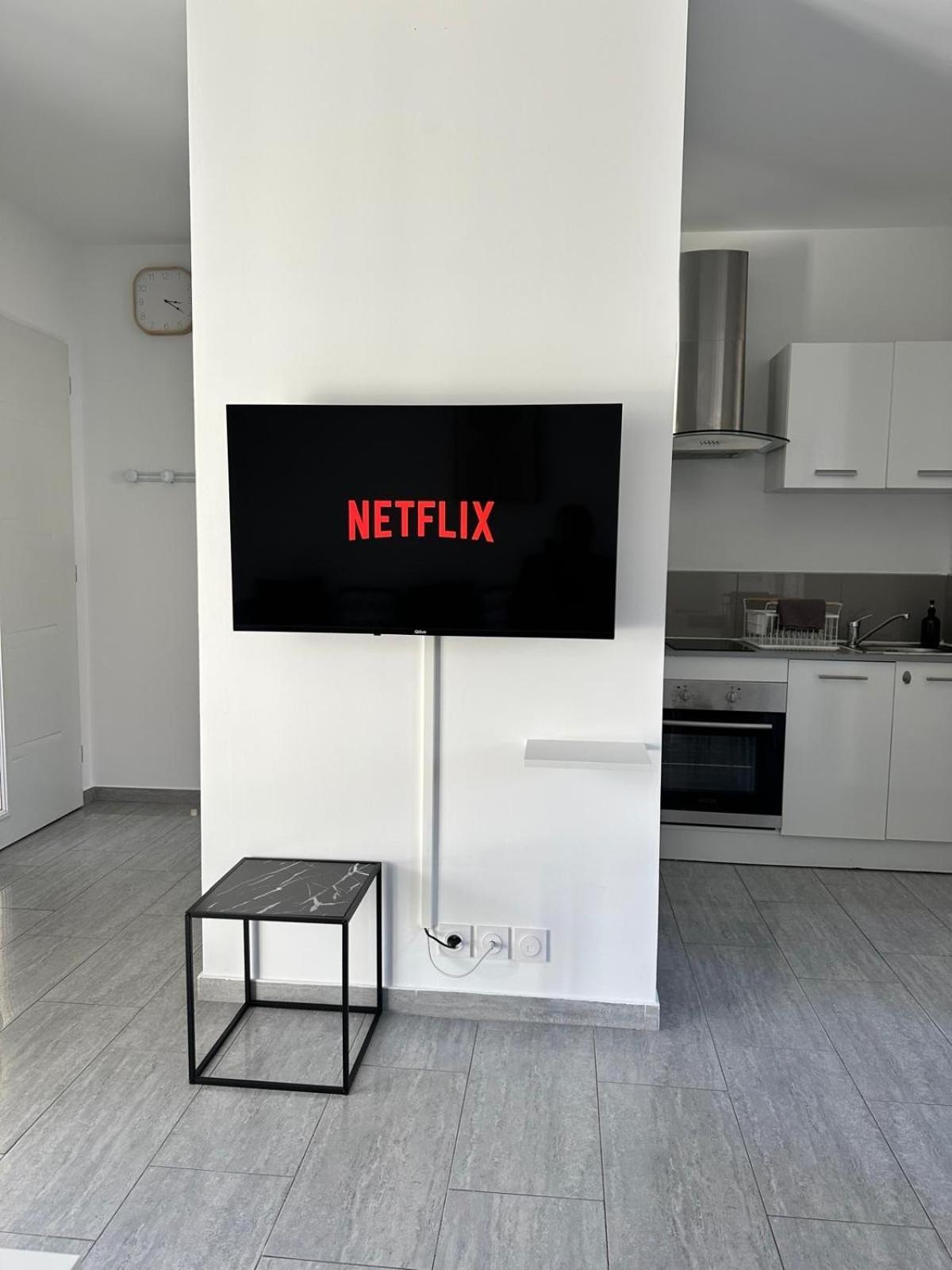 Appartement T2 Avec Terrasse Et Cour Cavaillon Extérieur photo