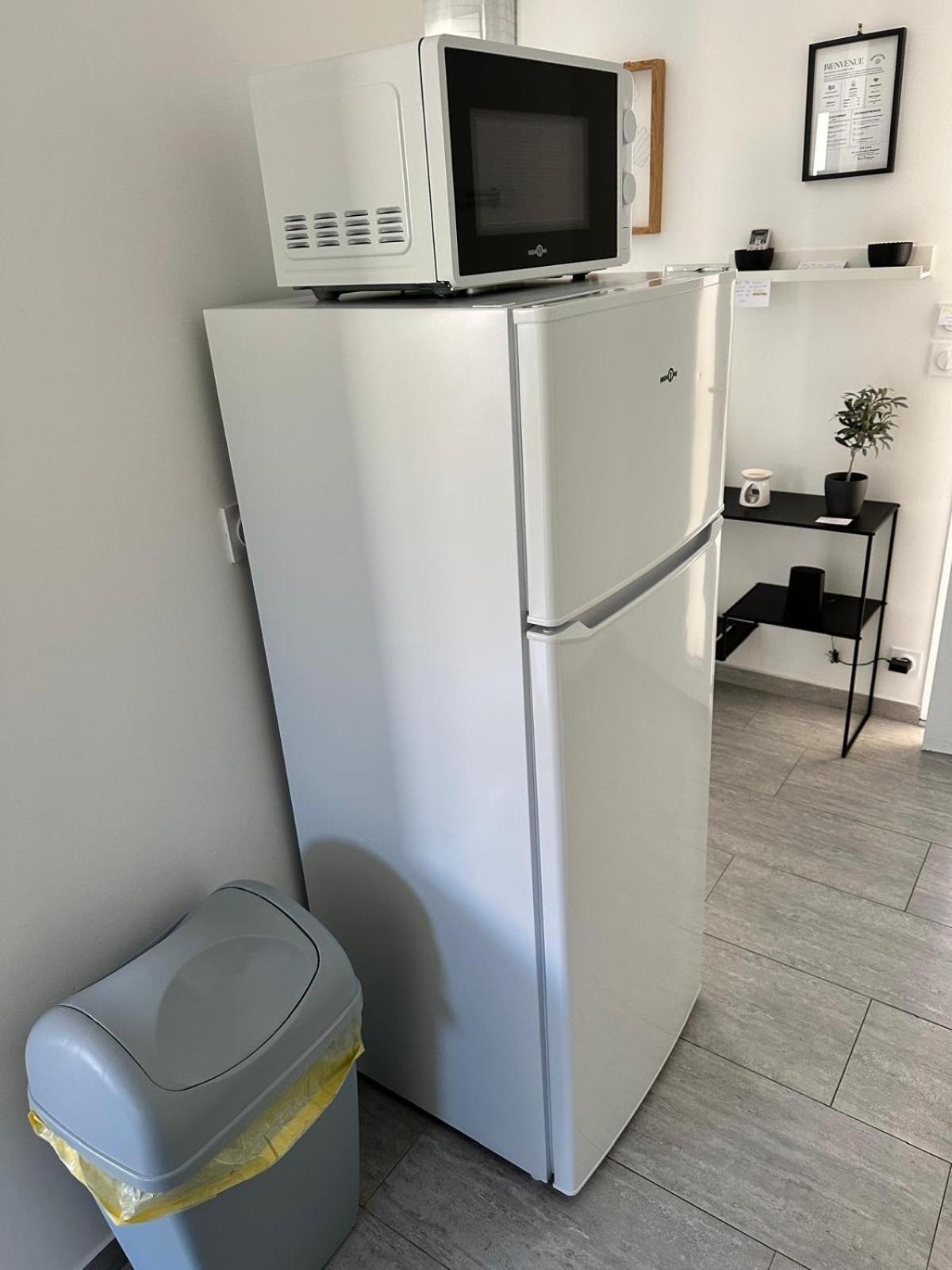 Appartement T2 Avec Terrasse Et Cour Cavaillon Extérieur photo