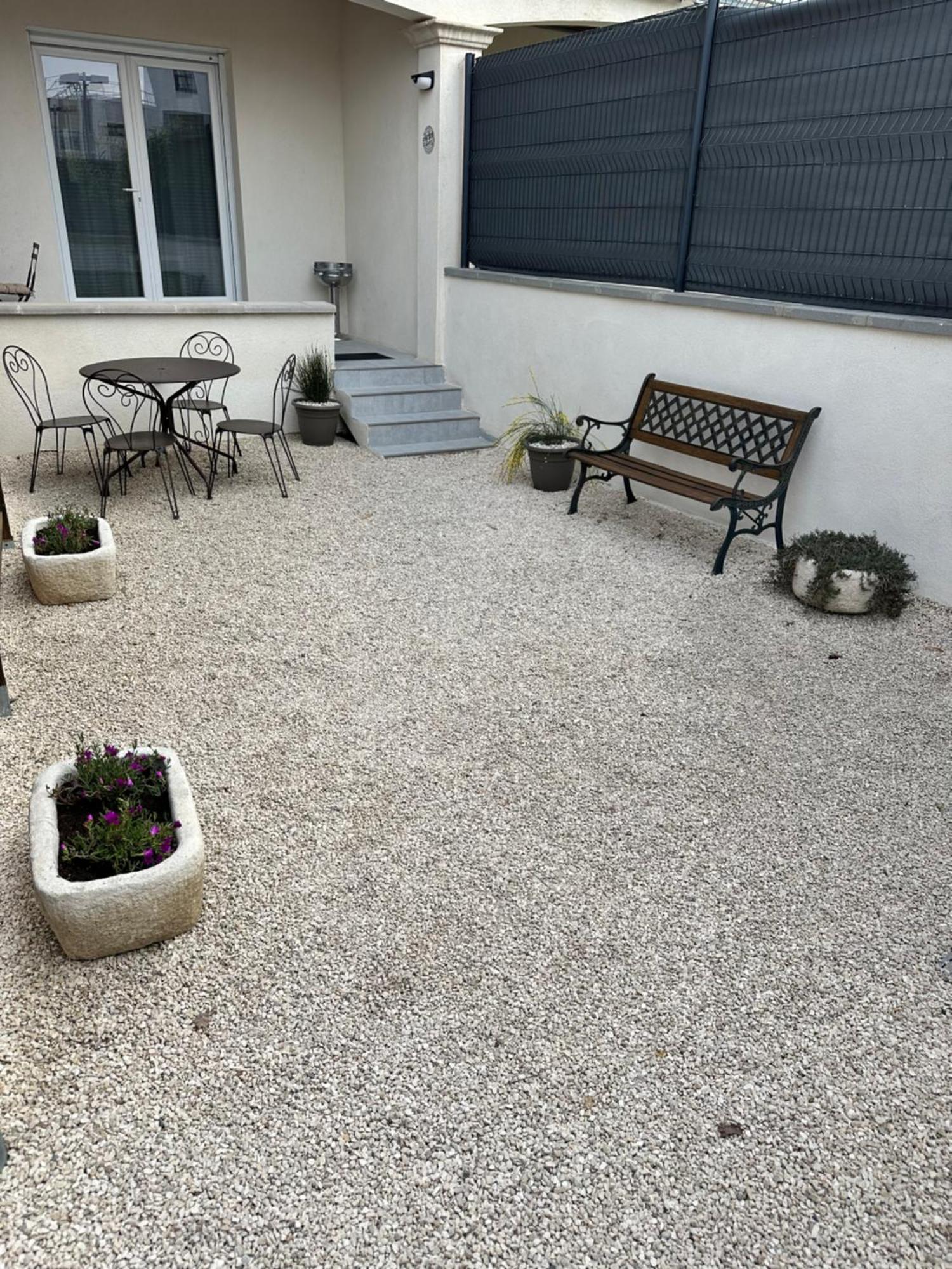 Appartement T2 Avec Terrasse Et Cour Cavaillon Extérieur photo