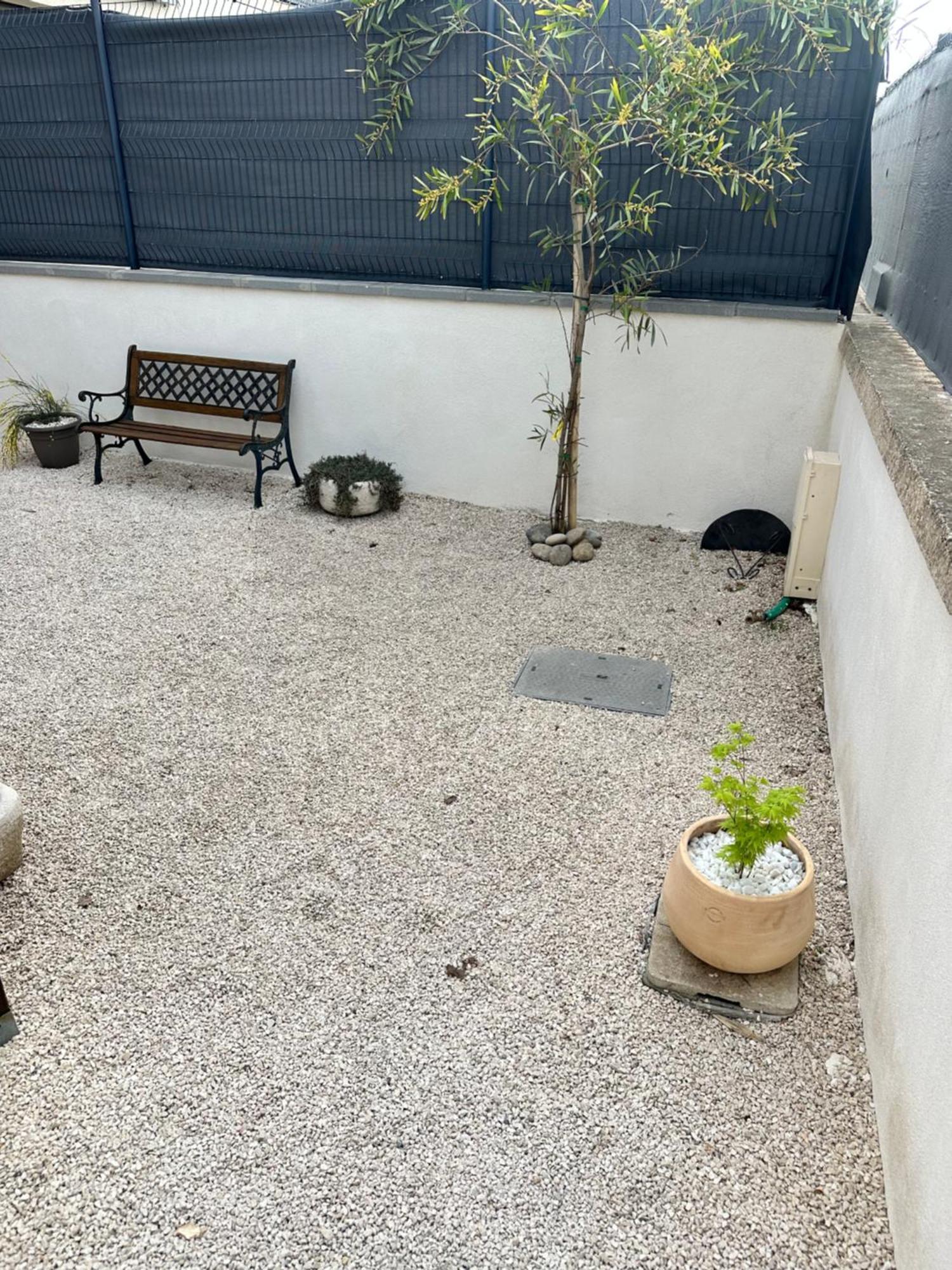 Appartement T2 Avec Terrasse Et Cour Cavaillon Extérieur photo