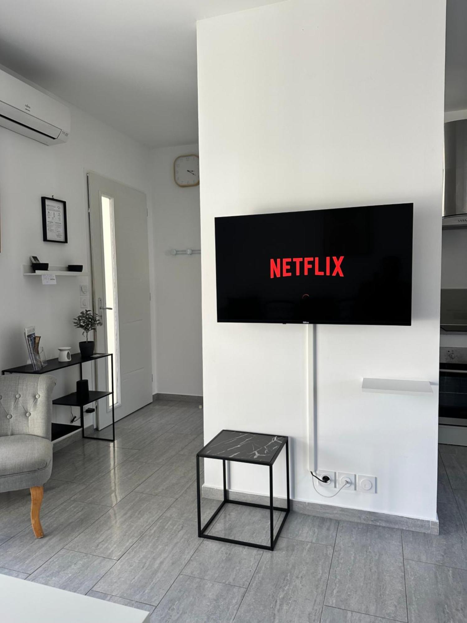 Appartement T2 Avec Terrasse Et Cour Cavaillon Extérieur photo